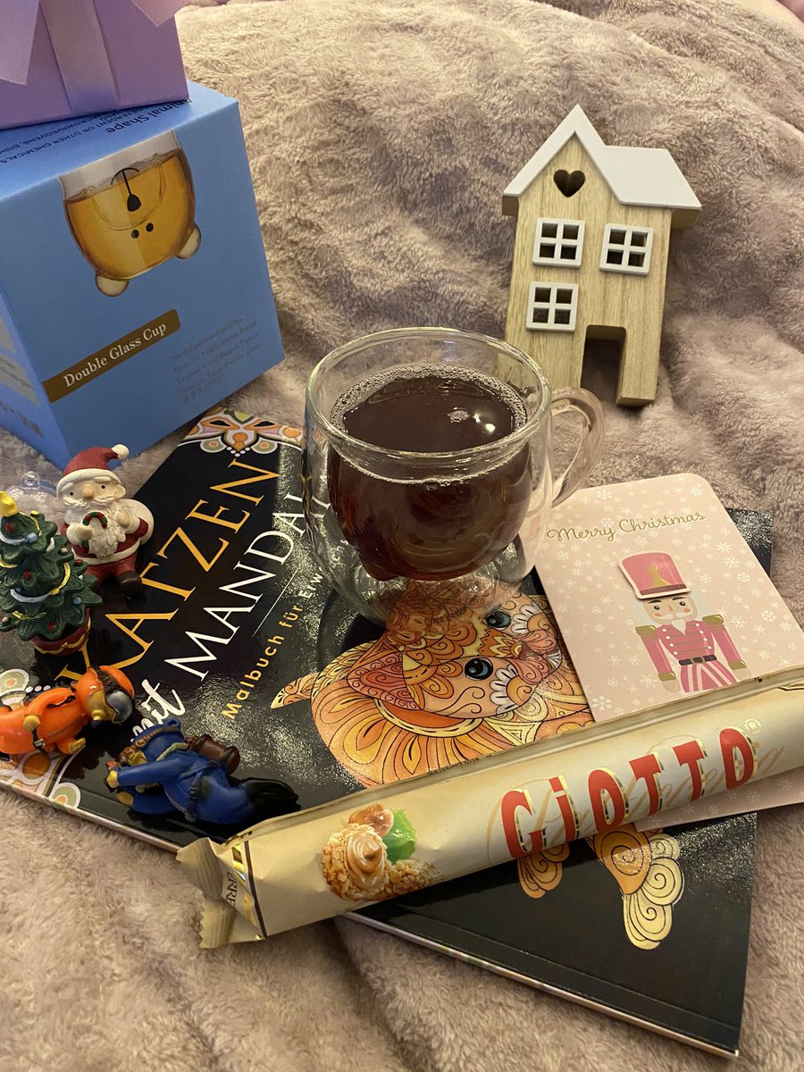 Dizdasta's tweet photo. Hvaaaalaa mojoj Santii 🥰
Figurice za akvariji ce uskoro „zaroniti“ a solja je vec u upotrebi 😍 
Mandale su savrsene za mirne veceri 😁 
Duuša sii 🥰

#hejsanta23 @hejsanta23 https://t.co/wmJtDJynAK