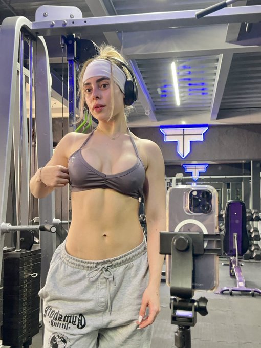 2 pic. Un bolillo pa la flaca ?? https://t.co/c0R1hNIiz0