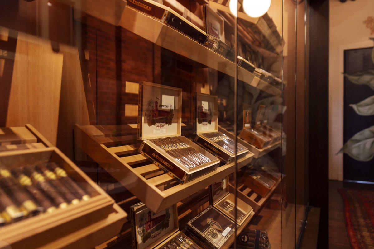 VisitTampaBay's tweet image. Their dedication to Tampa Bay’s cigar heritage is proven again, as @JCNewmanCigars celebrates a record-breaking 15,000 visitors at the El Reloj factory in 2023! And watch for the opening of Cigar Works Park in early 2024…an expansive park that’s a must-add to your bucket list.