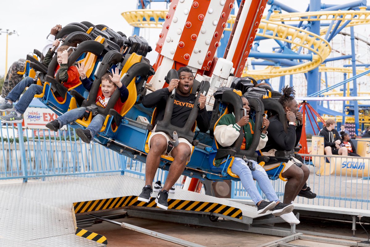 Don’t know who had more fun? Us or the kids! 😂🧡

Great day at <a href="/FunSpotAmerica/">Fun Spot America</a> 

#GBO 🍊