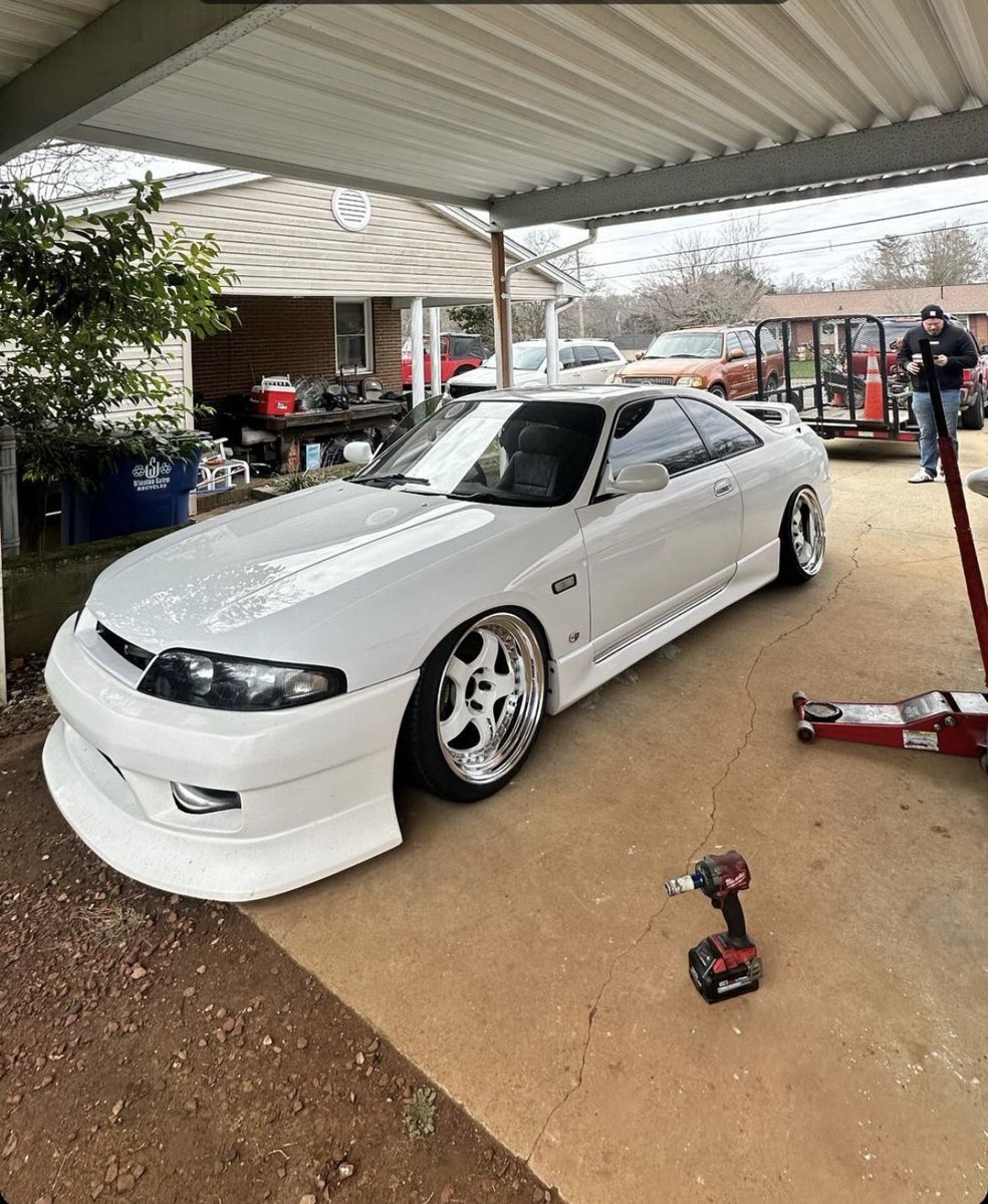 xplicabull's tweet photo. Work meisters are officially on the car. Got to tweak the fitment just a little so the rear can fully air out.
#rb26 #r33 #r33skyline #nissanskyline #workmeisters https://t.co/725eK6v4op
