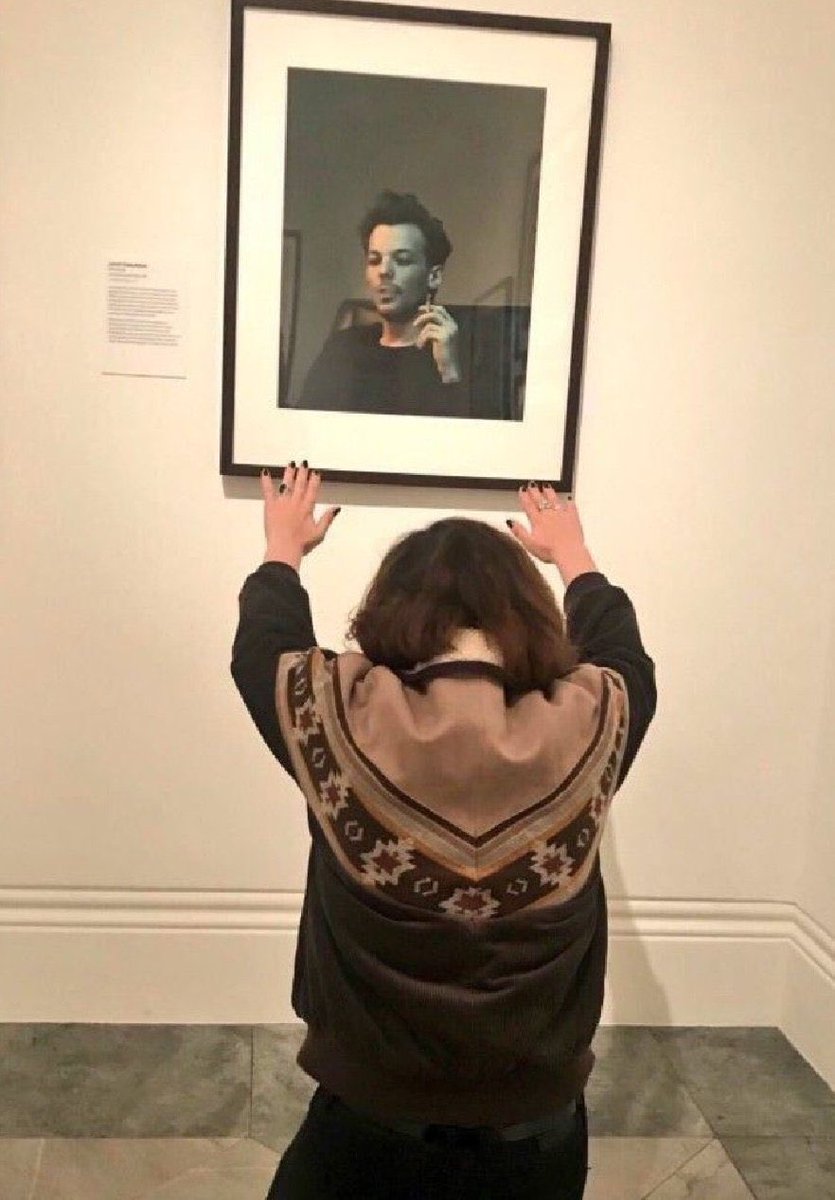 ForgodsakeLarry's tweet photo. Reminder that this is how the whole world should treat Louis Tomlinson https://t.co/sYEwxlwfXX