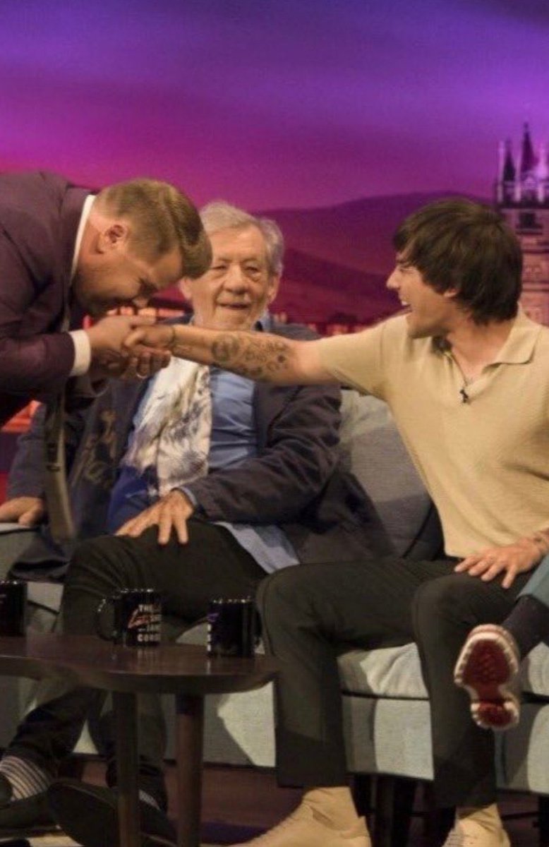 ForgodsakeLarry's tweet photo. Reminder that this is how the whole world should treat Louis Tomlinson https://t.co/sYEwxlwfXX