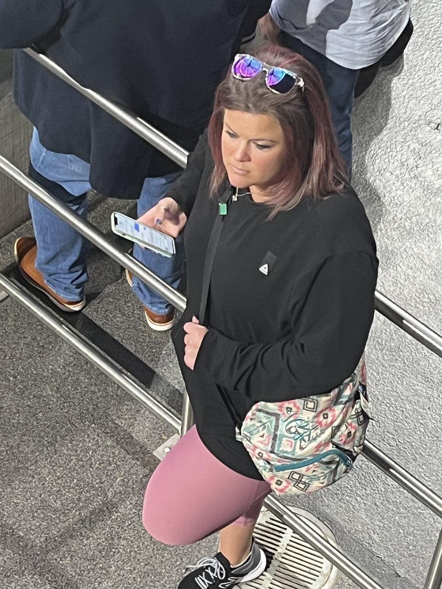 SlantBoyLover's tweet photo. This fat bitch stopped watching the game in the 2nd quarter with the sole purpose of trying to get students kicked out for “cussing” #Soft https://t.co/GYywXjQQIS