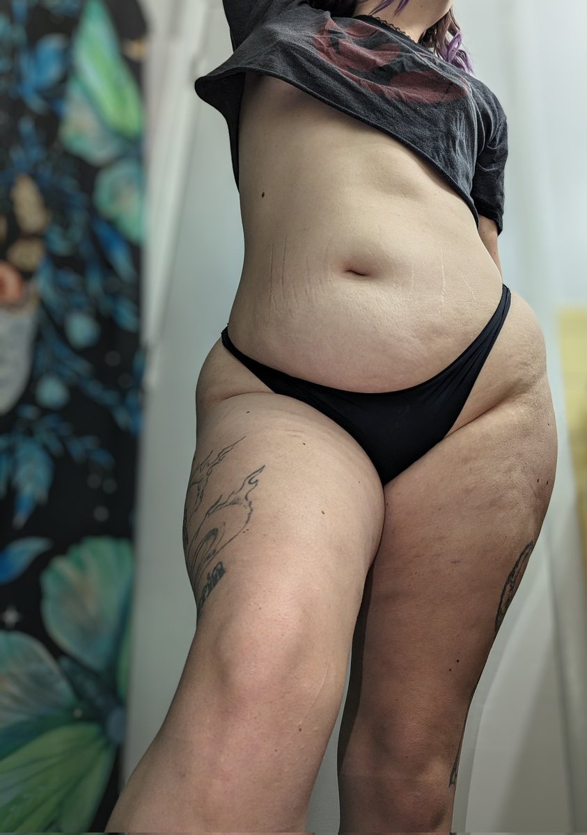 AliceSnow95's tweet photo. Felt gorgeous, check the of for more 😁

#payme #paypig #bigbooty #Gorgeous #iloveme #love #gothgirl https://t.co/lai61POLul
