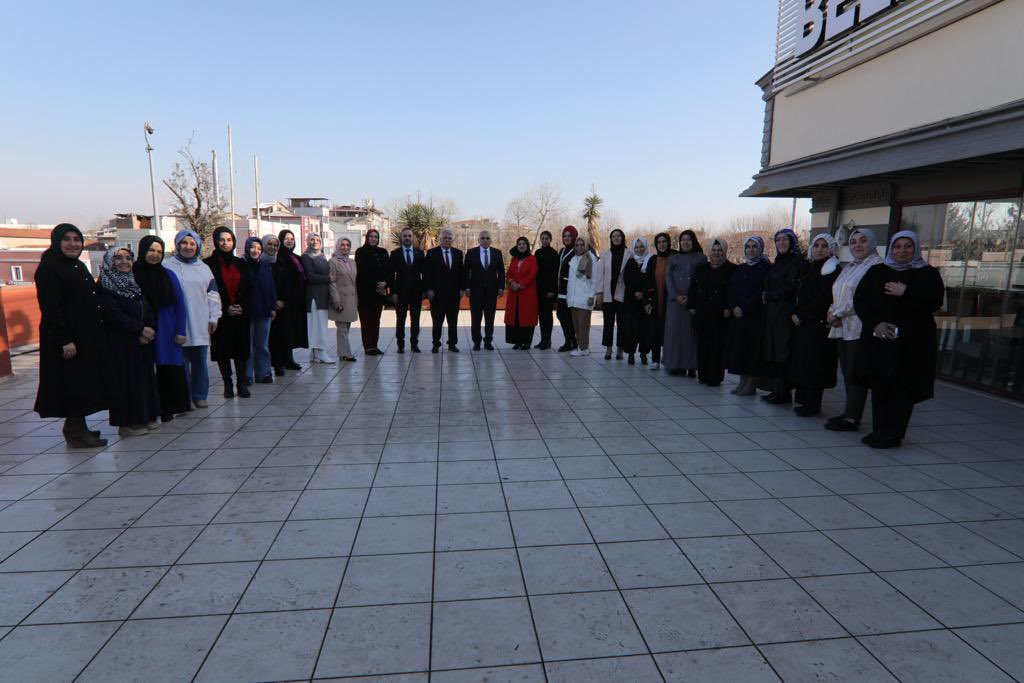 Kadın Kolları Kasım  ayı İlçe Baş istişare toplantısı  İl Kadın kol. Baş. Sn @yaseminturan54 başkanlığında gerçekleşti. Toplantıda bizleri yalnız  birakmayan Sn Millet Vekilimiz KEFEK Başkanımız  @cigdematabek ve Millet Vekilimiz Sn @aliinci_54 'ye teşekkür ederiz. 

@AKKADINGM