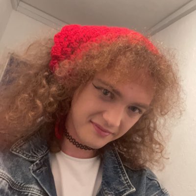 Sorelle_Arduino's tweet photo. What a difference a year makes, Sam has discovered eyeliner and is thus no longer a man and thinks he has the right to rip up women’s hard won rights

Never forget how much these men hate us

#LabourLosingWomen https://t.co/PyfOGvc0R5
