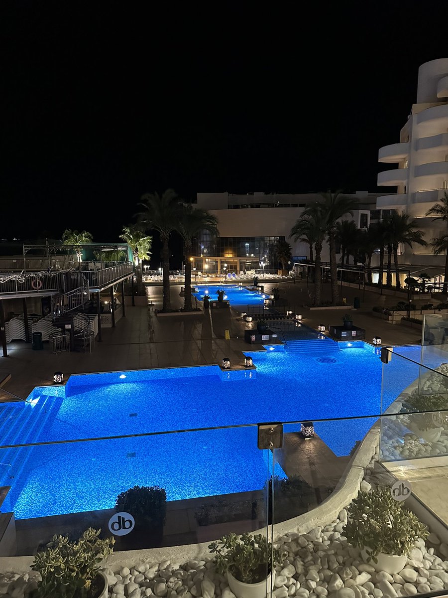 HU8GAS's tweet photo. Itโs a hard life #malta #newyearbreak https://t.co/Fe1Sbc4EhR