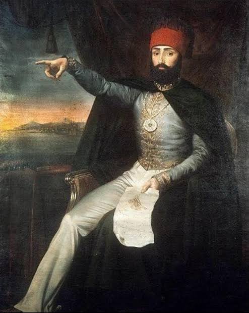Osmanlı Padişahı II. Mahmud, bugünkü Suudi Kralı Selman bin Abdülaziz el-Suud'un büyük dedesi Abdullah Bin Suud'u 1820 yılında idam ettirmiştir.
-Suud'lar 203 senedir bize düşman. #Ataturk