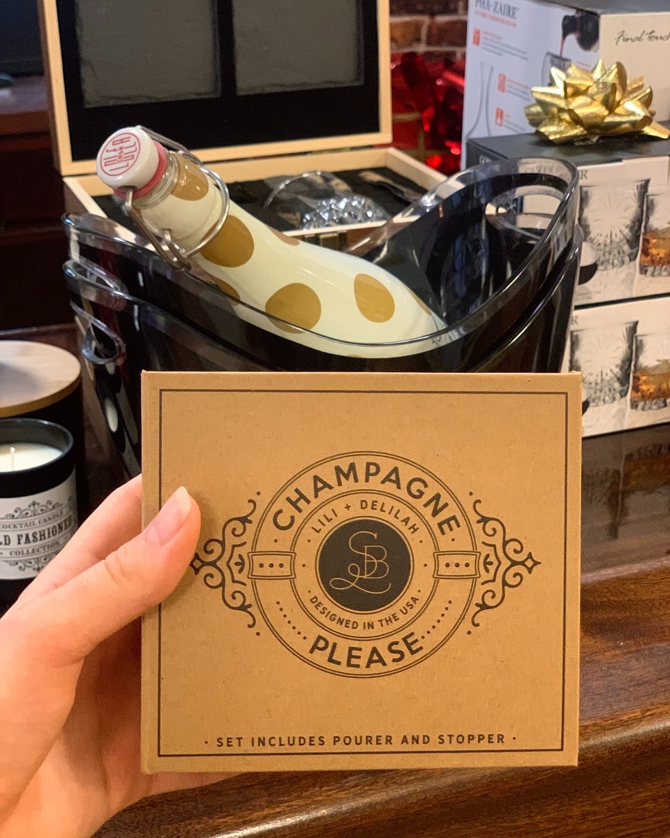 ChicagoBarStore's tweet photo. Champagne is one of the elegant extras in life  🥂 🍾 Are we right? 
This Champagne kit set includes pourer and stopper. Available in store! 

#chicagobarstore #chicagobarshop #cheersto2024 #champagnekit #bartools https://t.co/s6QFWcK97z