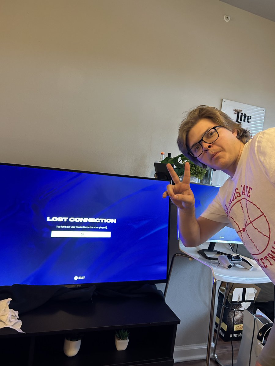 WaterGoops's tweet image. Game 4…. 

4-1 forfeit.

Natty Hatty for Enrique.

1st period rage quit because of 4 goals and 15 hits