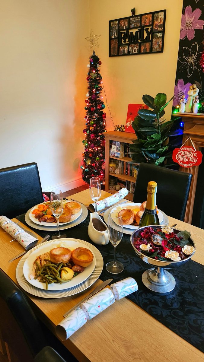 Louisepoole_x's tweet photo. Christmas Dinner is one of my favourite meals ❤️ 

#northwest #love #home #lifestyle #cumbria #lakedistrict #family #travel #life #couples #disneyfamily #husbandandwife #dogmom #adventure #dailylife #ukfamily #northwest #christmas2023 #christmasdinner #turkeydinner https://t.co/isJMz0YmMb