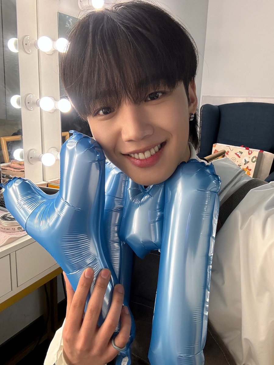 always0wiu's tweet photo. 영민님 올해 다시 만날 수 있어서 너무 고마웠어요. 다가오는 2024년에도 더 많은 더 소중한 추억들 많이 만들어요. 2023년 마무리 인사와 하루 빠른 새해 인사 해봅니다. 더욱 건강하고 행복한 2024년도가 되길 ��랍니다~❣️❤️‍🔥🫶🫶

#임영민 #영민 #임영민_사랑해 #내년도_영민이와 https://t.co/jQy59tccwa