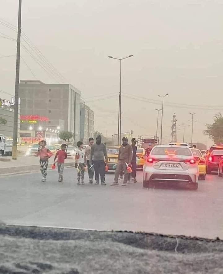 اهتزت مشاعرهم من شجرة ميلاد، وما اهتزت شواربهم من هاي الناس التارسة الشوارع، نحن ضد مظاهر الاحتفال كون كربلاء مقدسة، لكن شجرة الكريسماس ليس فيها فساد او شيء من هذا النوع