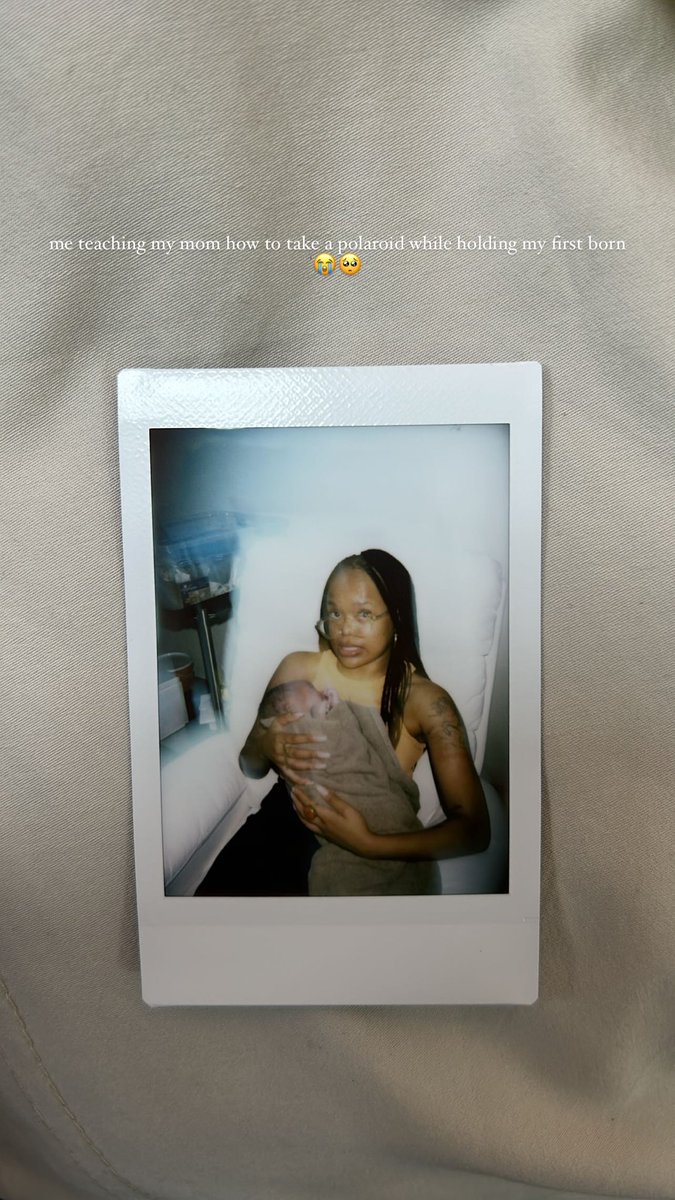 Fif_laaa's tweet photo. new everything 🤍✨ I saw God’s hand over my life even when it was darkest this year 

gratitude always. https://t.co/8zh3p5HKxJ
