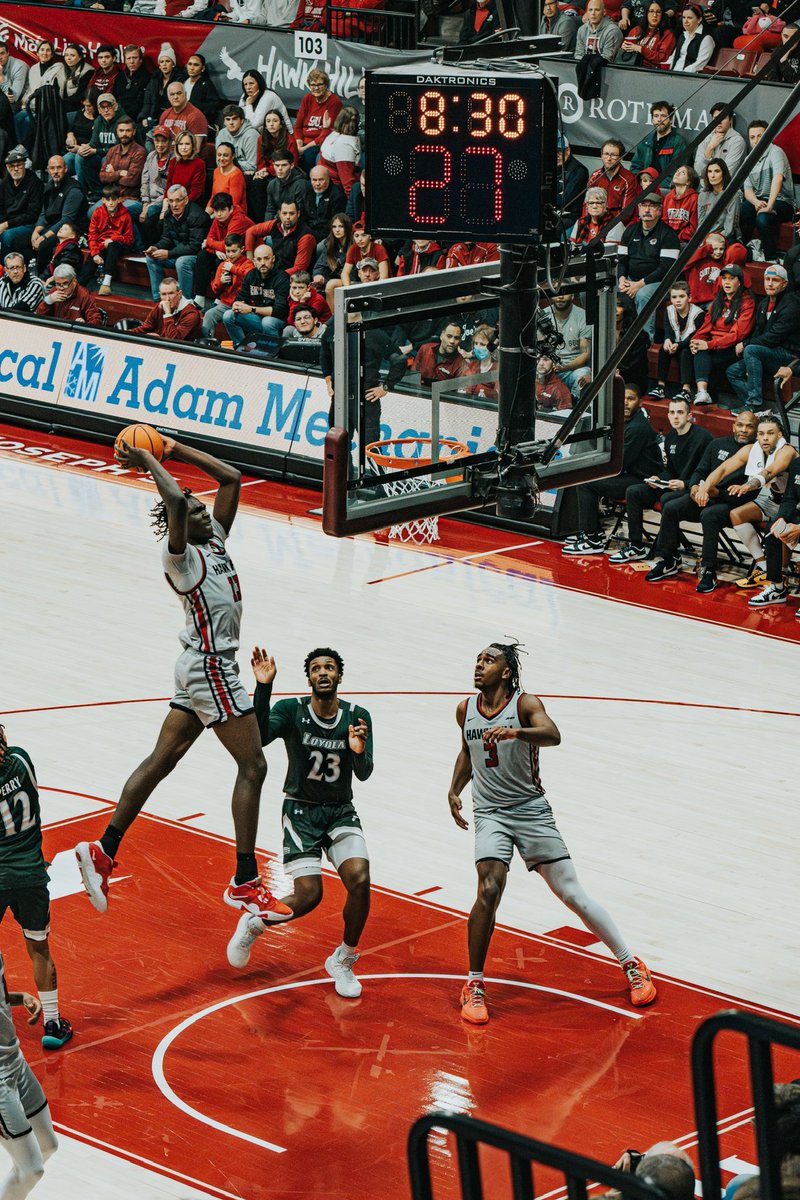 JustGioDesigns's tweet photo. AIR RASHEER ✈️ @RasheerFleming 

This might be my favorite photo I’ve taken the whole year. Happy I got the chance to go to last night’s @SJUHawks home game! #THWND 📸 https://t.co/uCq6nQL9tv
