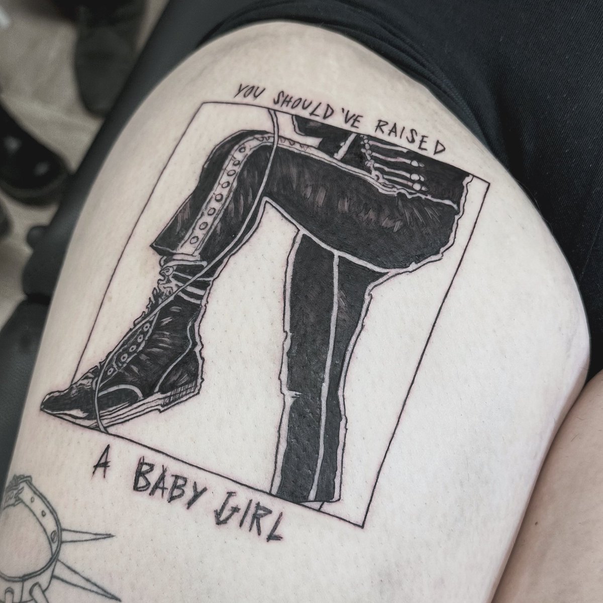 ele_reira's tweet photo. tattooing these was the biggest achievement of this year 

thank you Lily for getting the mama tats <3 https://t.co/je6uOXNCwa