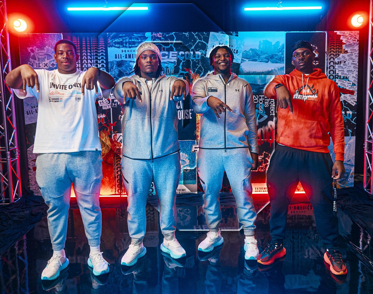 Hayesfawcett3's tweet photo. The Oklahoma Sooners have 4 signees representing at the Under Armour All-American Game:

-David Stone (DL)
-Davon Mitchell (TE)
-Eugene Brooks (OL)
-Daniel Akinkunmi (OL)

#BoomerSooner

https://t.co/u6IeRXjrB4 https://t.co/p8VBSsmH1a