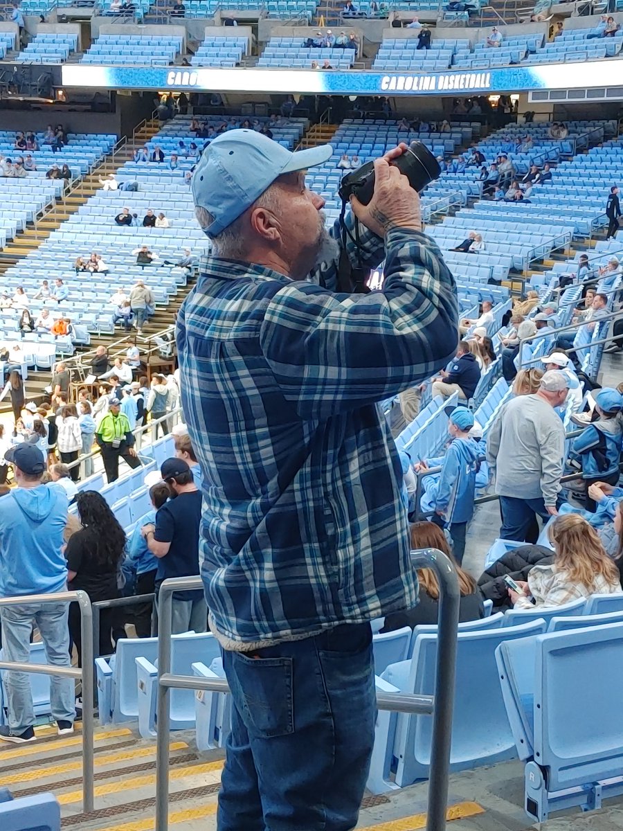 MSVirginia4's tweet photo. My K1 getting me a pic of my fave UNC players jersey, #42
@jerrystackhouse
💙🏀 #jerrystackhouse
#UNC #GoHeels https://t.co/OnrhuEjjwP