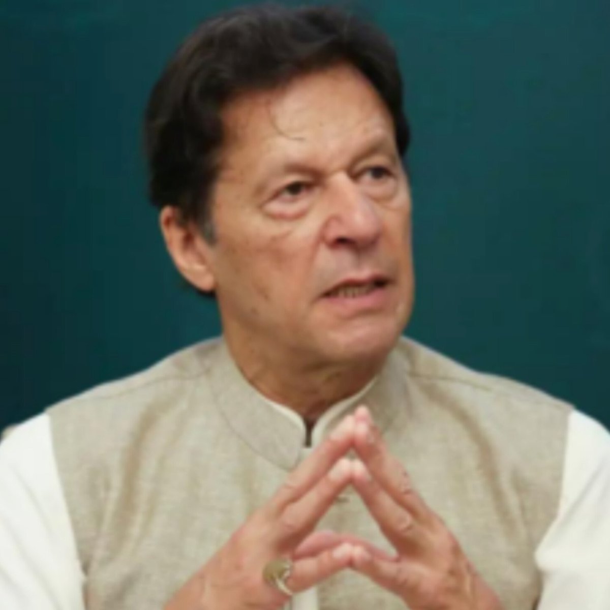 #ImranKhan barred from 2024 elections due to corruption conviction. Election body rejects nomination, citing non-registration as a voter. Khan alleges military targeting.

Read more on- shorts91.com/category/inter…

#Pakistan #PakistanElection #Elections2024 #PakistanPM