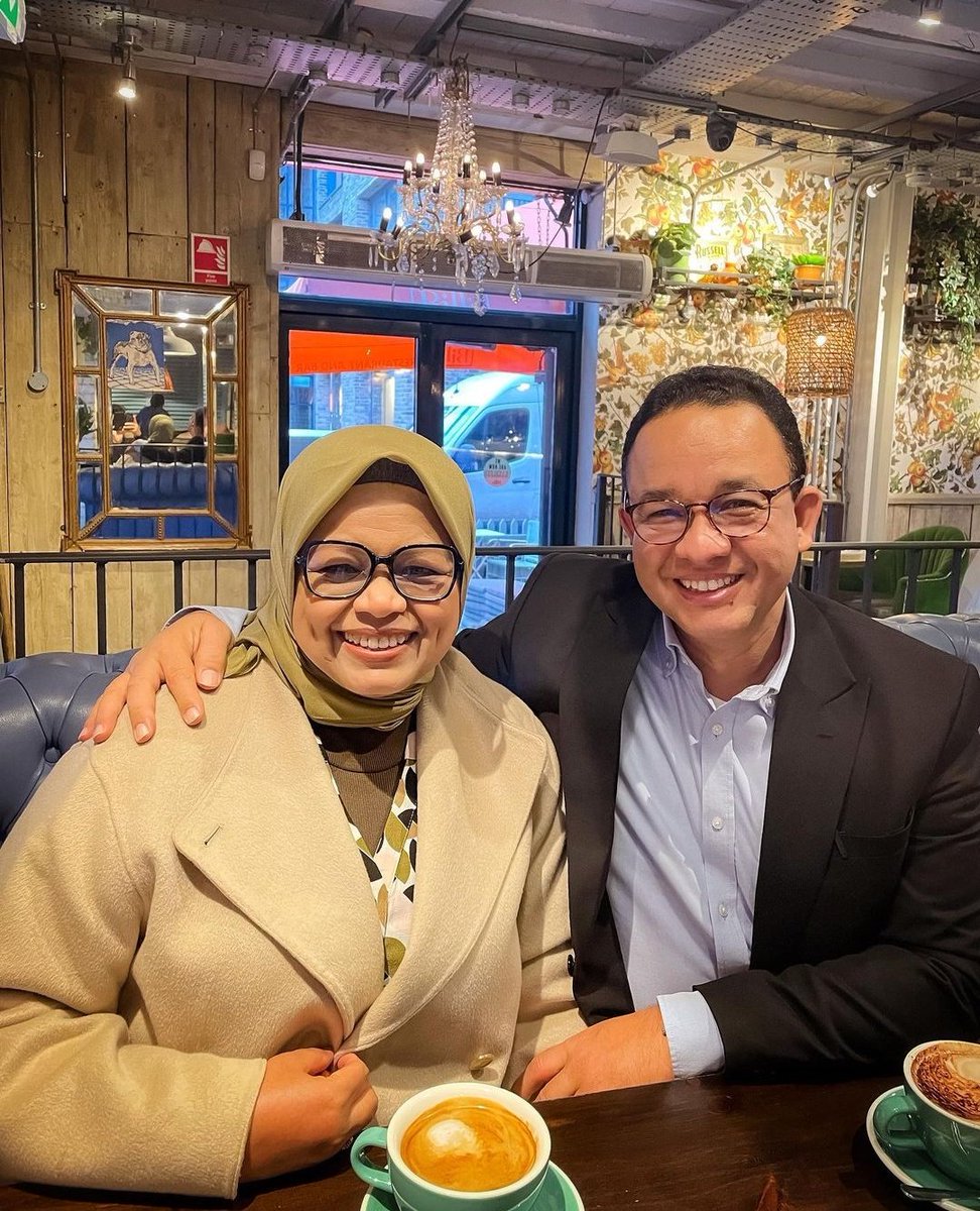 PerempuanKujira's tweet photo. Mama Owl with Papa Owl. 🦉♥️
MasyaaAllah sweet banget.

Buat fandom sebelah yang ga punya sosok² penyejuk seperti ini, mohon maap yak:)) https://t.co/gOxRSEt3Le