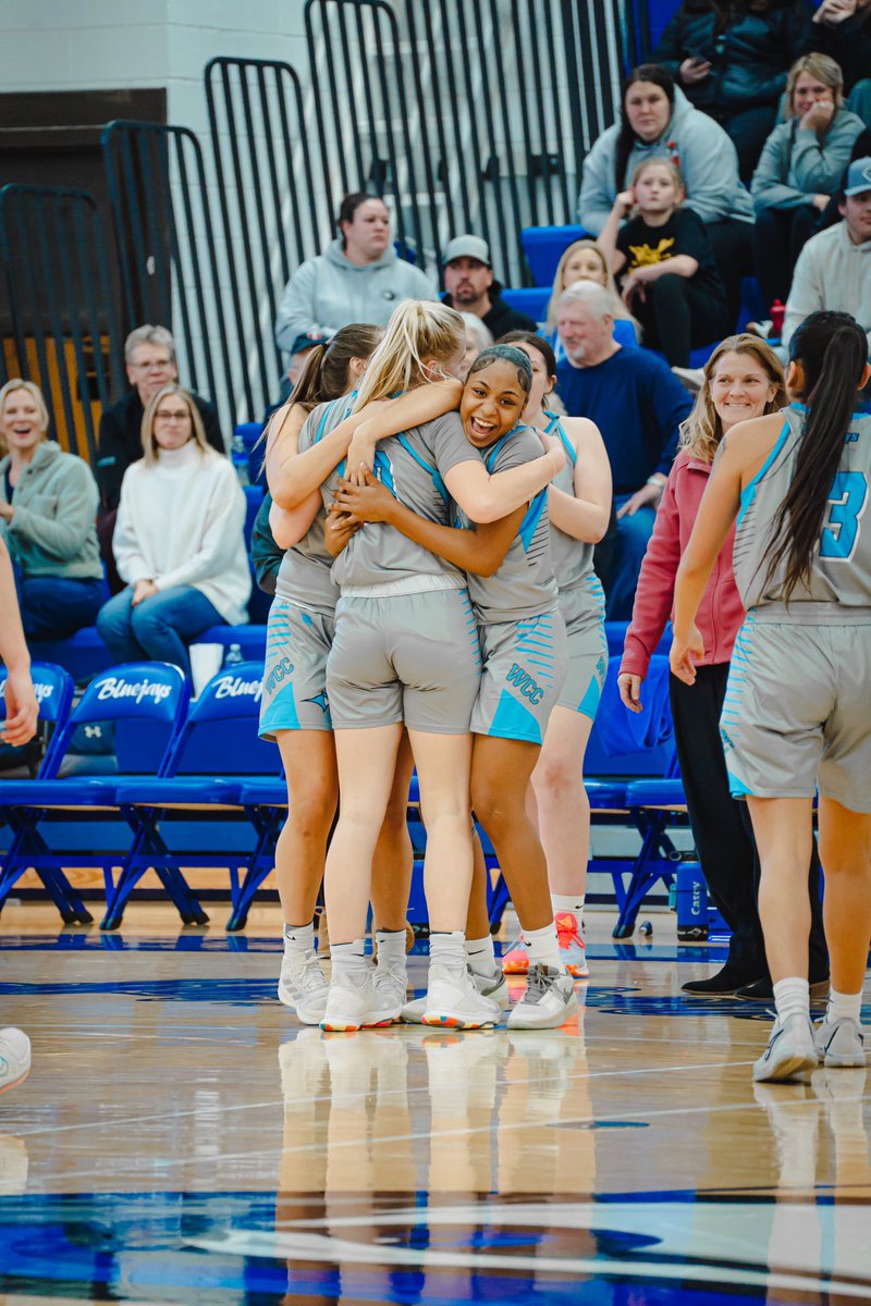 TerboShoots's tweet photo. Minnesota West Guard Olivia Hayenga gets her 1,000 points 🙌 https://t.co/MVashXDmA1