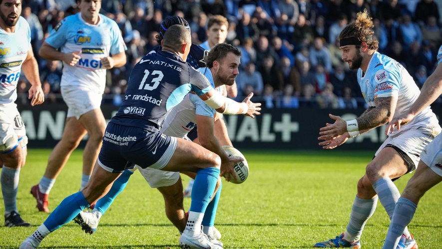 DanslameleeXV's tweet photo. Mené une grande partie de la rencontre, l'Aviron Bayonnais renverse le Racing 92 à domicile dans les dernières minutes pour arracher la victoire (27-23) !

Une fin de match complètement folle et un stade en fusion !

#Rugby #Top14 #ABR92 #Bayonne #Racing92 https://t.co/uk6RWuGAtc