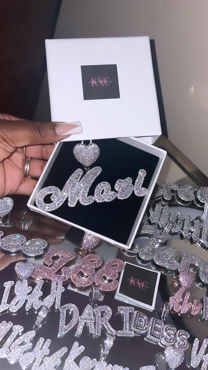 killaxcharms's tweet photo. It Girl Custom ( Heart ) 😩💕💎 how could you resist this iced out pendant 😍 https://t.co/TezPhQk9Rx