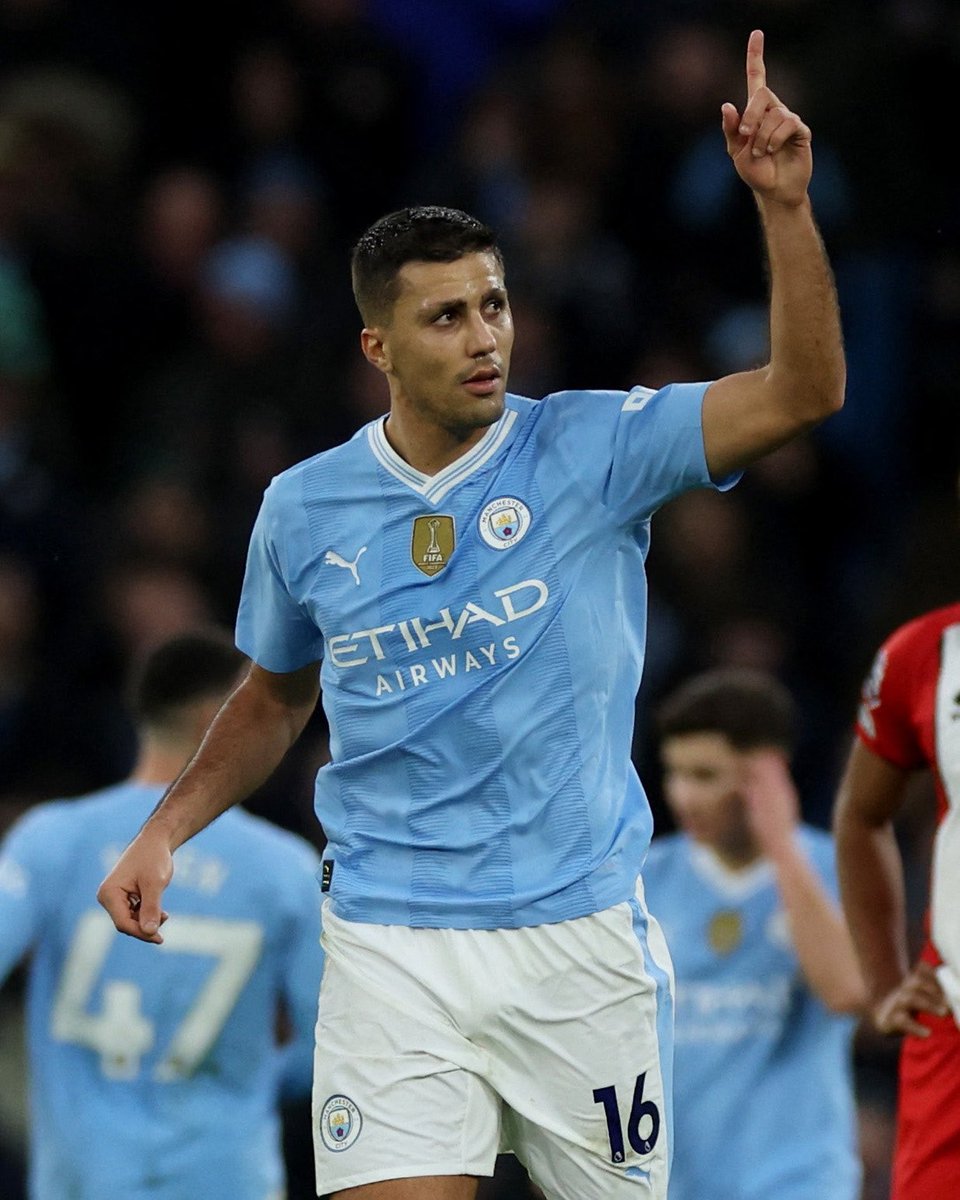 City_Chief's tweet photo. 🚨| Rodri is now unbeaten in 49 games in all competitions. https://t.co/ef7OaZTqfV