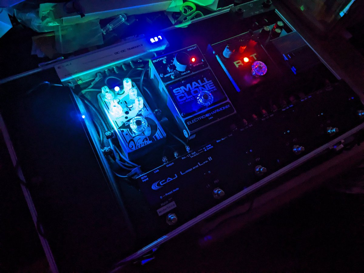 Bochi_guitar15's tweet photo. 出来たぜ!
#ギター #エフェクターボード
#caj #boss #RAT #SMALLCLONE
#vivie #vox https://t.co/ucAmvZH663