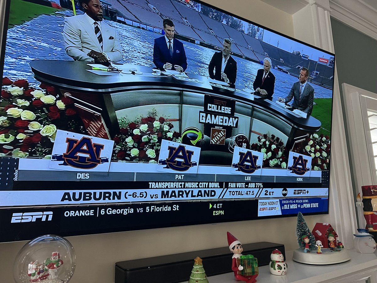 terpsguy's tweet photo. ESPN full of clowns who could have thought. Edwards is literally better than Thorne LOL https://t.co/uWinogmdsG