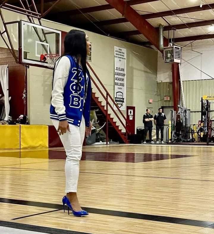 8WithaTiara's tweet photo. 👑Coach Breonna Oconner was FIRED from Coaching Basketball in Opelousas in Louisiana with an amazing 18-4 record. She was reportedly told it wasn't a fashion show… let’s Make this post make some noise for this classy queen and soror. Let’s make her go viral. 

I hope this brings enough attention for the news. She needs her job back. 

#blackexcellence