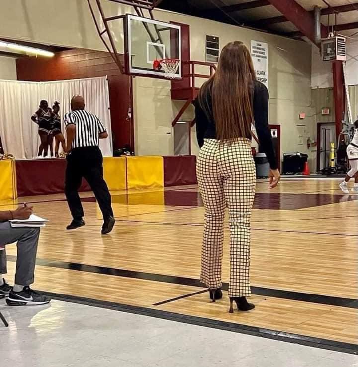 👑Coach Breonna Oconner was FIRED from Coaching Basketball in Opelousas in Louisiana with an amazing 18-4 record. She was reportedly told it wasn't a fashion show… let’s Make this post make some noise for this classy queen and soror. Let’s make her go viral. 

I hope this brings