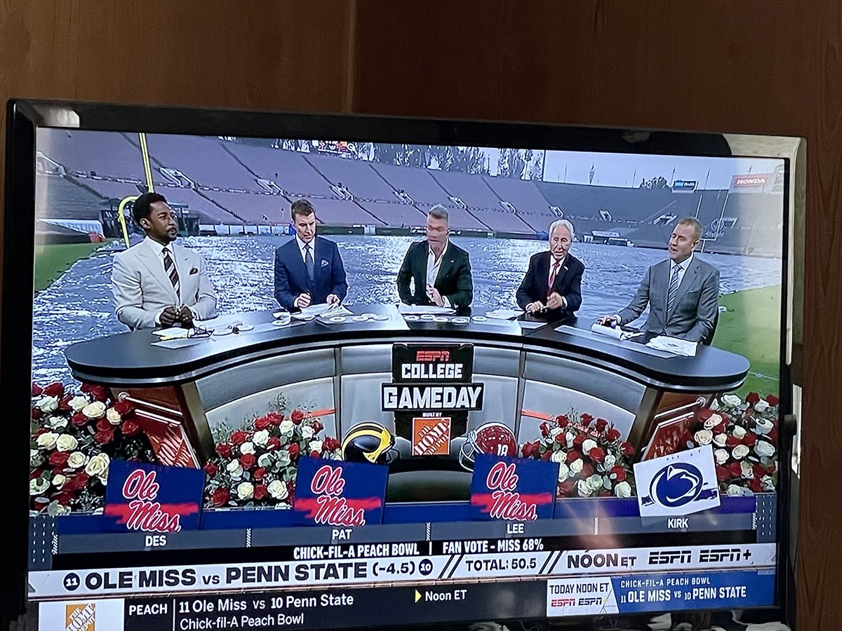 TheCHouseAR's tweet photo. @KirkHerbstreit gets it right.

@_supcaroline 👀 https://t.co/XiGqxLCzzC