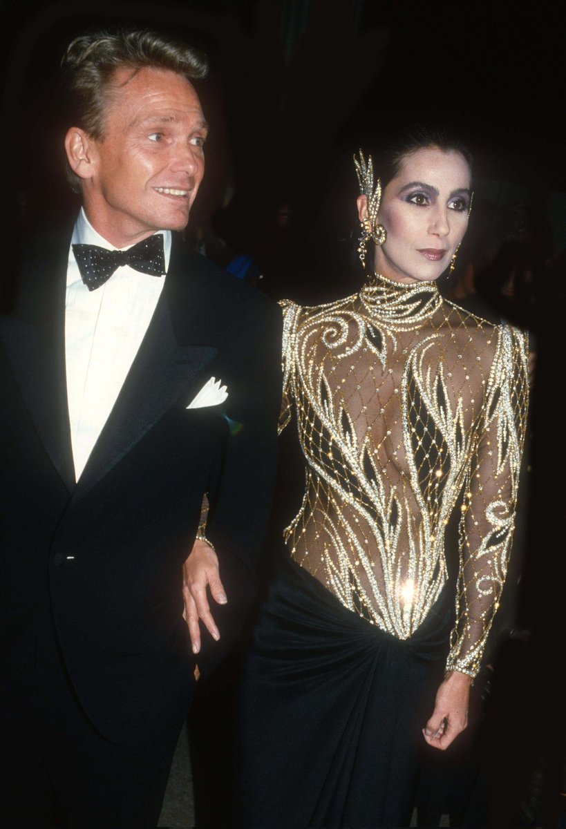 Cher and Bob Mackie: the muse and designer duo of the 60s til now. A thread: 🧵🪡