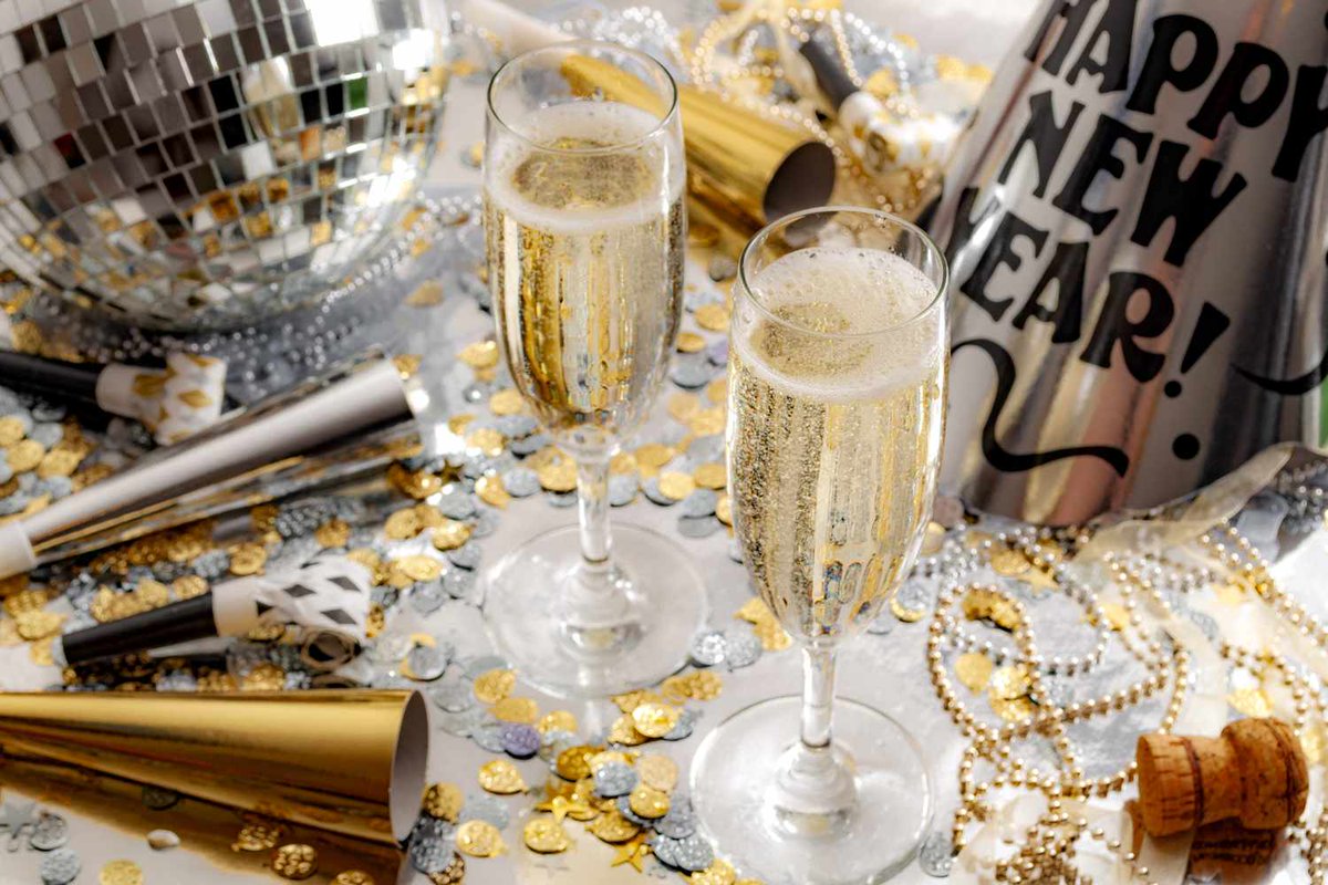 CorkenCo's tweet image. Take the stress out of your party planning tomorrow with the help of @realsimple and these 11 New Years party ideas at realsimple.com/new-years-eve-… #newyears #newyearsparty #partyideas