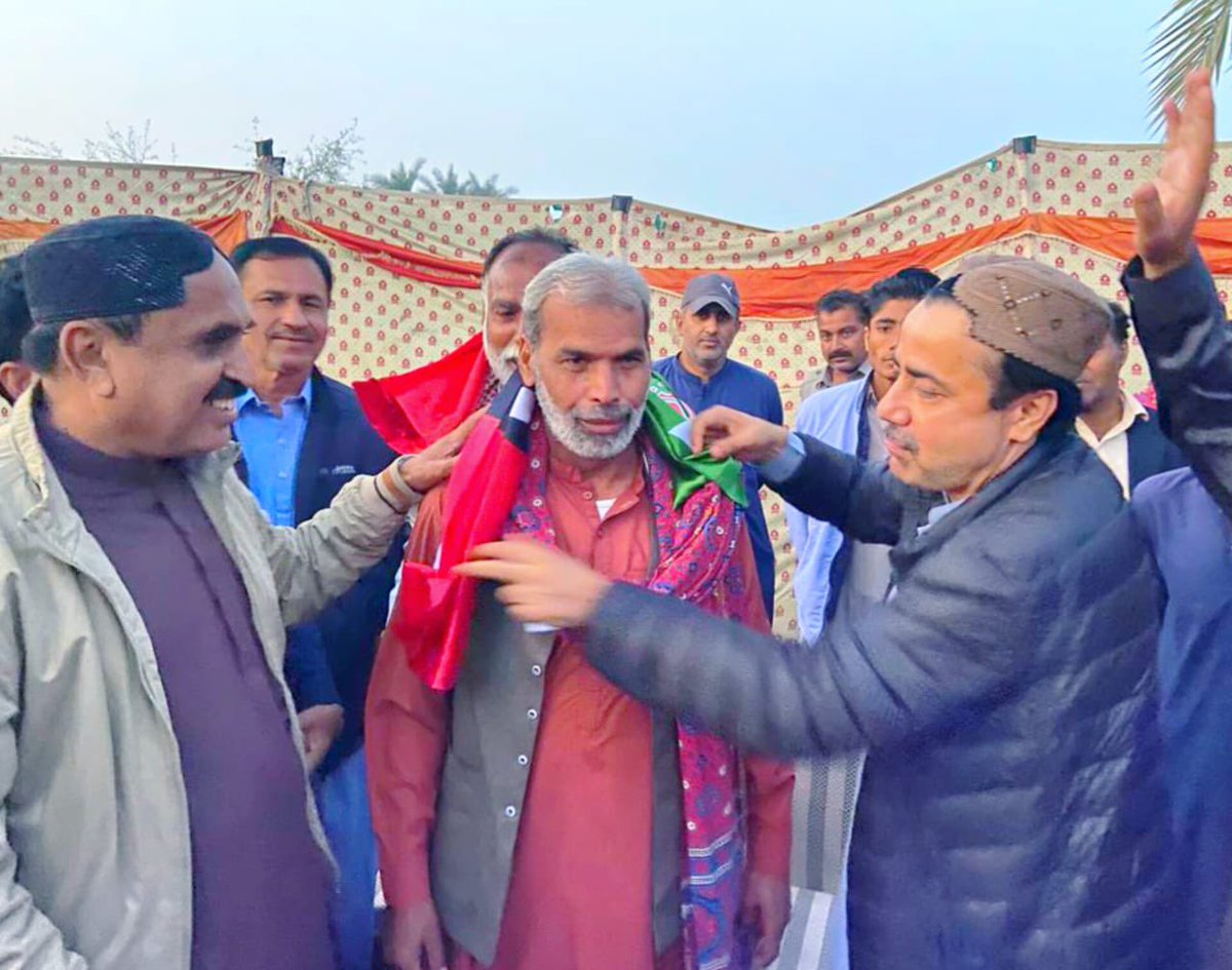 TariqueAnwarKh8's tweet photo. لاڑکانہ پاکستان پیپلز پارٹی کی عوامی خدمت سے متاثر ہو کر گاؤں کوٹھی کلہوڑو کے عاشق علی کلہوڑو اور دیگر برادریوں  نے جی ڈی اے کو الوداع کر کے پی پی پی میں شمولیت اختیار کرلی
@BBhuttoZardari https://t.co/CF4TstgDeo