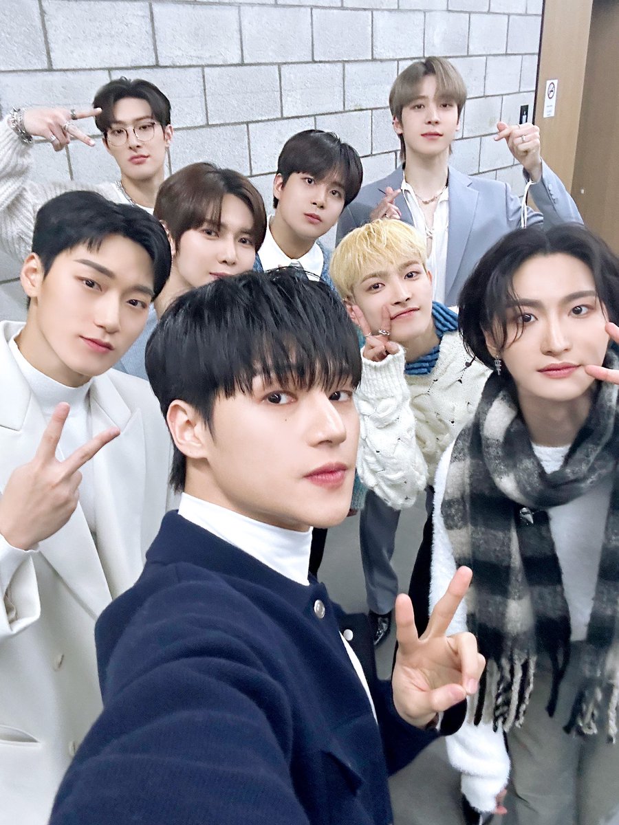 Enhance ATEEZ's voices with the immersive sound on Sound Bomb 360°. Experience a live space sound that envelops you, reminiscent of each day spent with ATINY— a dreamlike sensation. 🤍