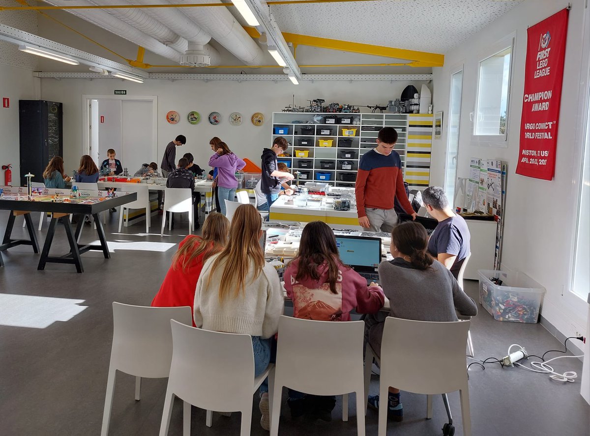 ¡Terminamos el año de la mejor manera posible! 🥳🎊
<a href="/RobotronicBulls/">FLL Robotronic Bulls</a>