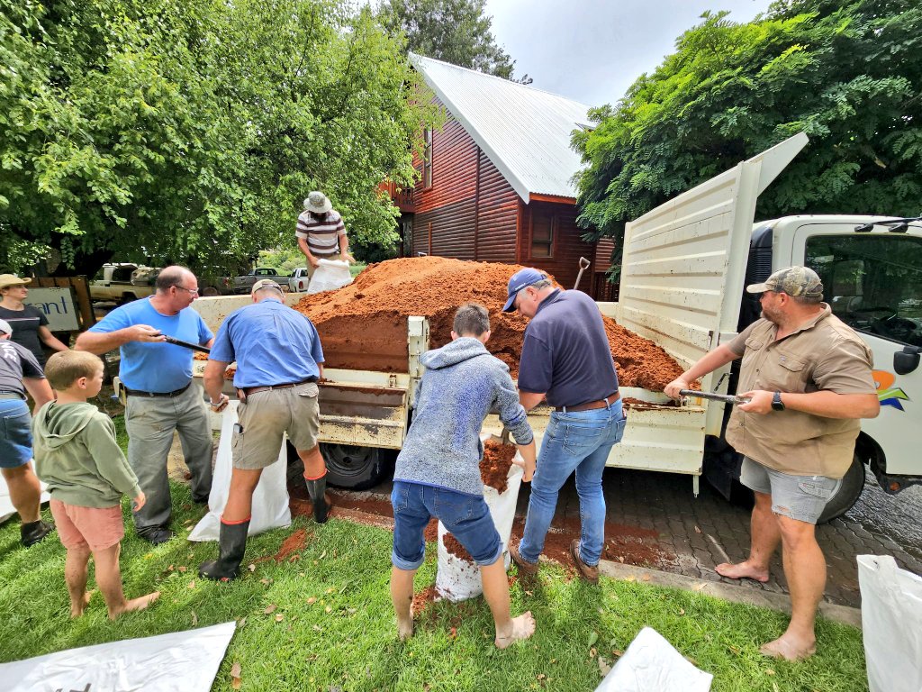 Incredible how the citizens of #Orania immediately went to work to fix infrastructure damaged by the latest storms. This is the way forward for all who wish to survive in this country.. form your own tribes.