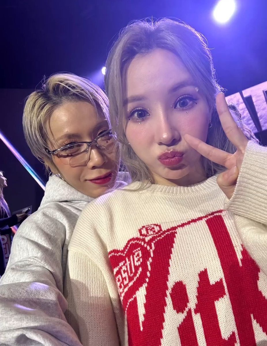 yenaiuoi_'s tweet photo. Buckey, Funky Y selca w babysleek
#마네퀸 #MANNEQUEEN #평키와이 #Funky_Y #벅키 #BUCKEY https://t.co/ywSjfCdZjL