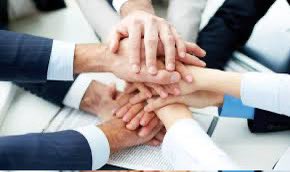 DSAcomporg's tweet photo. Quan parlem de cohesió de grup, ens referim al grau en el que els membres del grup s’indentifiquen entre ells i amb les metes fixades per al grup i per l’organització. Com més cohesionat està el grup, més efectiu serà. 
#CompOrg23 https://t.co/2Ie8ti4hTf