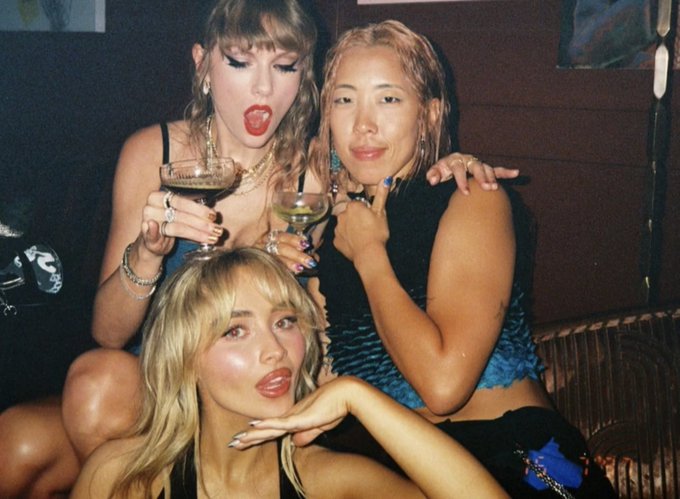 Watch emily 🩷🧡🩵💜's leaked NSFW photo on TwXstars