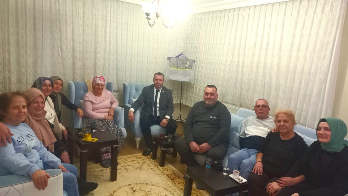 mhpbeykoz's tweet photo. 📍 Akbaba Mahallesi 

MHP Beykoz İlçe Başkanlığı olarak #KomşumNasılsın temalı programımız kapsamında kıymetli komşumuz Korkmaz ailesini ziyaret ederek, Liderimiz Sn. Devlet Bahçeli beyefendinin selamlarını ilettik.
@_MHPistanbul_ https://t.co/j9FOh8lyl6