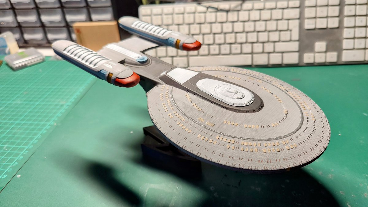 JJModelMaking's tweet photo. Fast forward a few hours and all the painting is done, and the windows are in place. Leaving it to dry overnight before a gloss coating of varnish.
#StarTrek #Starship #startrekmodel https://t.co/98Qv67dDcr