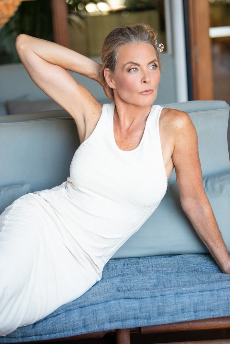TheKimAlexis's tweet photo. Throwback to Sept 2023 with this photo taken by Phyllis Lane, right before I took the big leap and cut my hair! My hair is back so you can’t tell but it was still long here.  📸✨

#KimAlexis #Photography #PhyllisLane #BeforeTheCut #photoshoot #throwbackphoto https://t.co/uG6VJ21byN