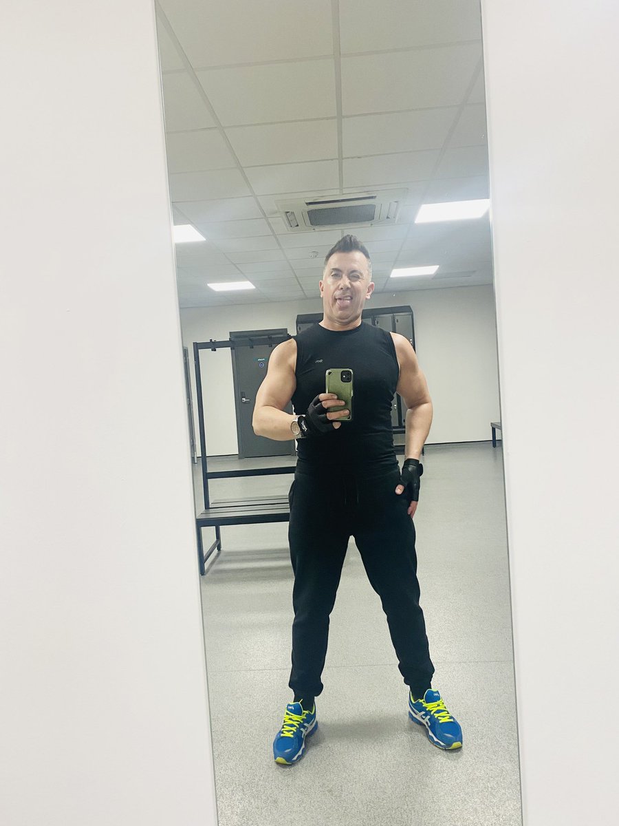 Ashleys90875767's tweet photo. First day back at the gym after the Christmas Eatathon I can never find the camera when I do these so I’m serving you stupid face!🤪 https://t.co/wFR7i3xm7c