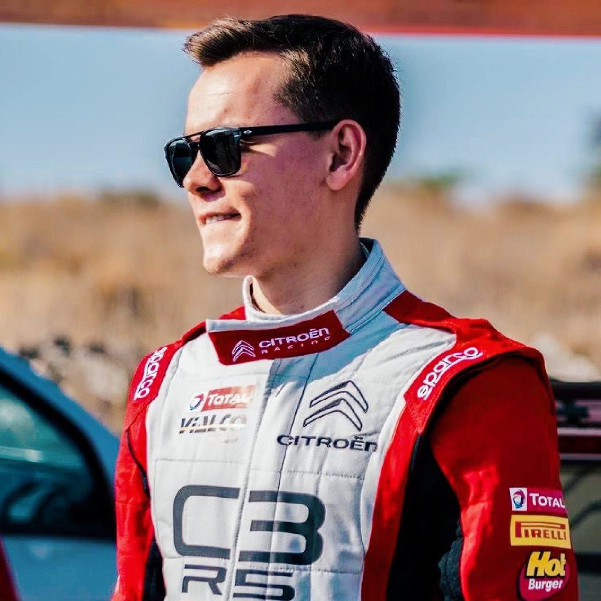 Agradeciendo todo lo vivido hasta hoy… ¡pero mirando hacia adelante! 👋🏻 #Hello2024 #HappyNewYear 

Reconnaissant pour tout ce que nous avons vécu jusqu’à aujourd’hui… mais impatient ! 👋🏻 #Bonjour2024 #BonneAnnée