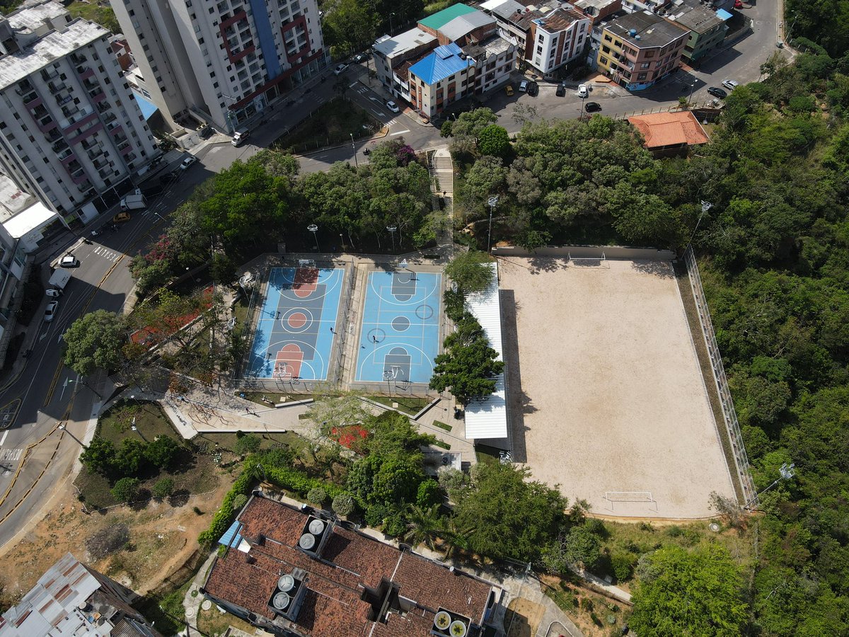 Esta es la nueva cara de la ‘Ciudad de los Parques’🇨🇴😍

BGA pasó de tener la mayoría de sus parques viejos, deteriorados, obsoletos y sumidos en las tinieblas; a sumar ➕160 parques renovados🎡✨

👇🏻Algunas de las joyas📸 que le dejamos a ‘La Bonita’💛💚
m.facebook.com/story.php?stor…