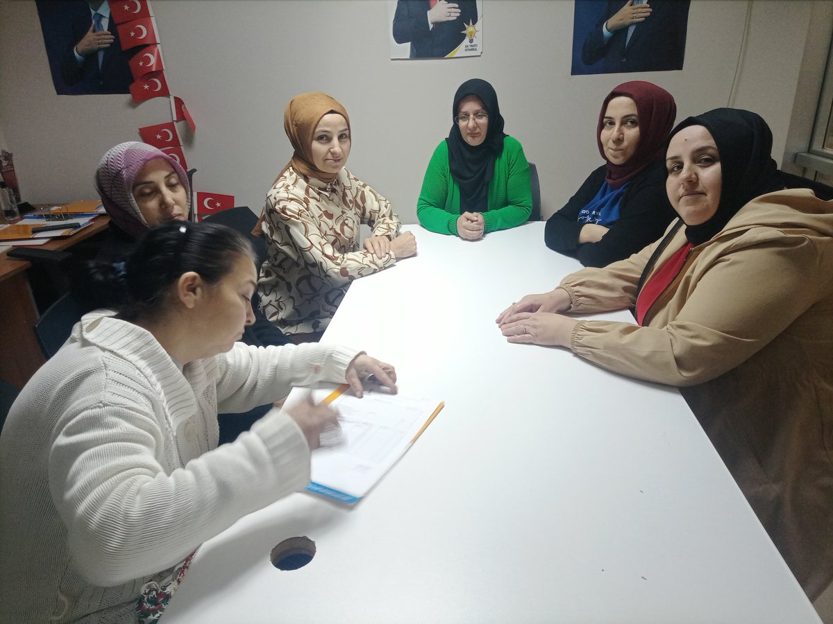 Atasehir ilce kadin kollari <a href="/GulayseDurak/">Gülayşe Durak</a> onculugunde ferhatpasa mahallesi Kadin kollari baskani <a href="/fatma3450ceylan/">Fatma Ceylan</a> esliginde haftalik toplantimizi gerceklestirdik hayirlara vesile olsun